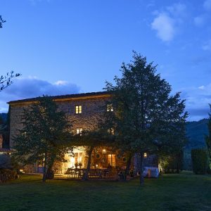 Lecetta_Skumring fra have med lys