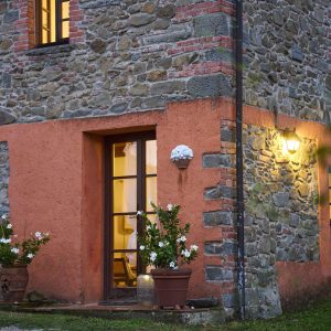 Lecetta_annex fra parkering skumring lidt tættere på